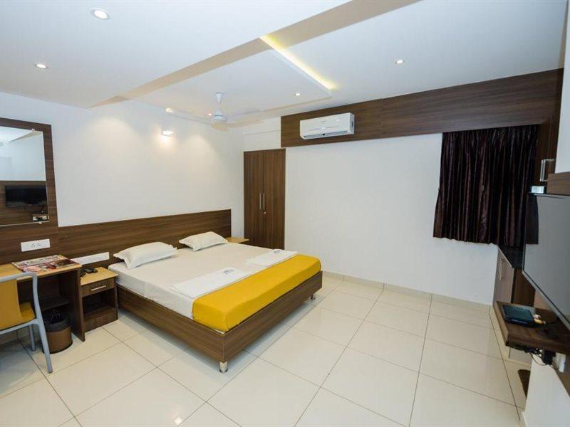 Hotel Karuna Residency Mangalor Kültér fotó
