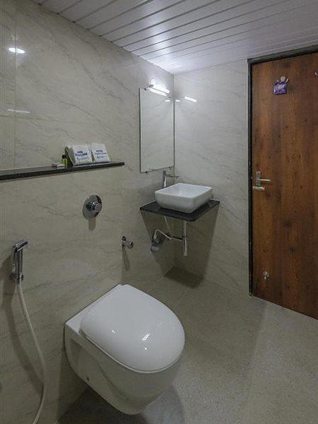 Hotel Karuna Residency Mangalor Kültér fotó